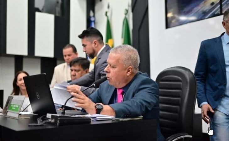Câmara aprova requerimento, projetos e pareceres na sessão desta quinta
