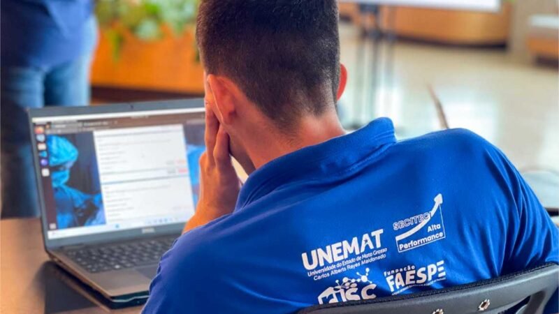 Governo de MT entrega certificados para 190 alunos da primeira turma do curso de Programador de Sistemas