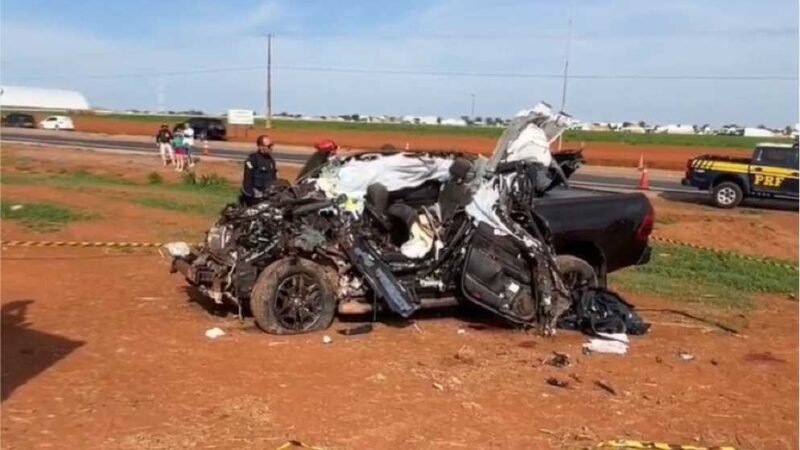 Quatro pessoas morrem em batida entre caminhonete e caminhão em Sorriso