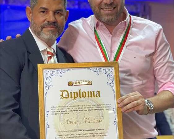 Beto Dois a Um recebe Comenda Couto Magalhães em Várzea Grande