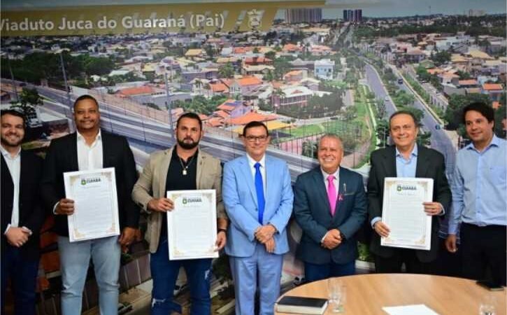 Chico 2000 entrega moções de aplausos a engenheiros civis