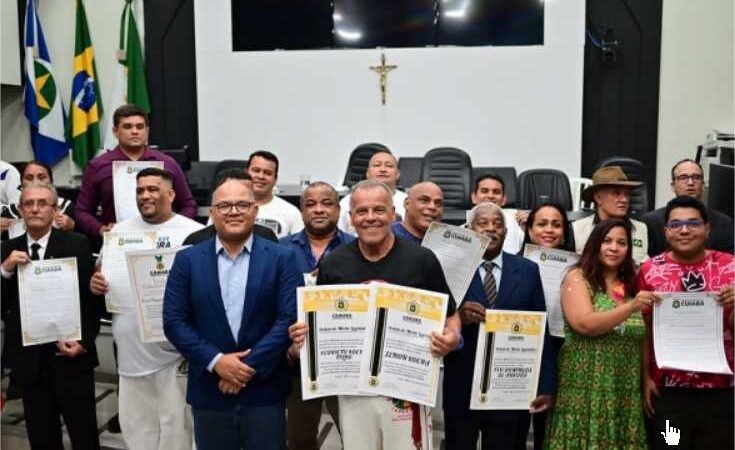 Vereador homenageia capoeiristas com projeto de lei e títulos de honrarias