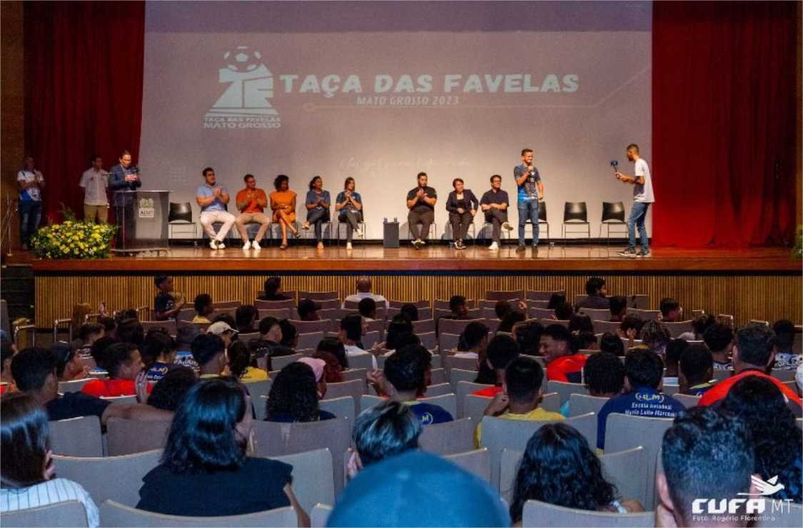 Centenas de atletas lotam Teatro Zulmira Canavarros na abertura da Taça das Favelas 2023