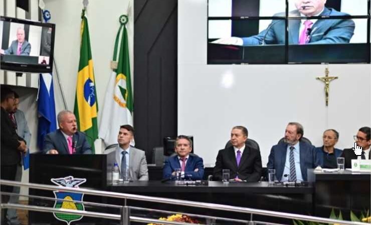 Presidente Chico 2000 presta homenagem ao TCE pelos 70 anos