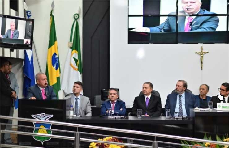 Presidente Chico 2000 presta homenagem ao TCE pelos 70 anos