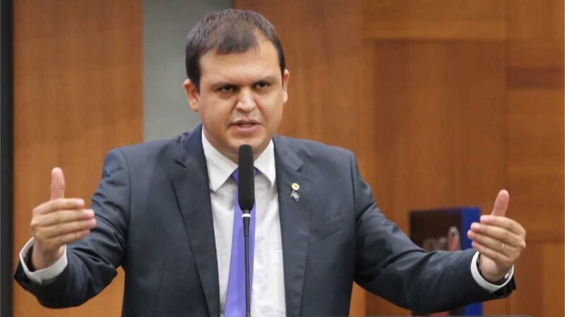 Thiago Silva reforça cobrança à Energisa