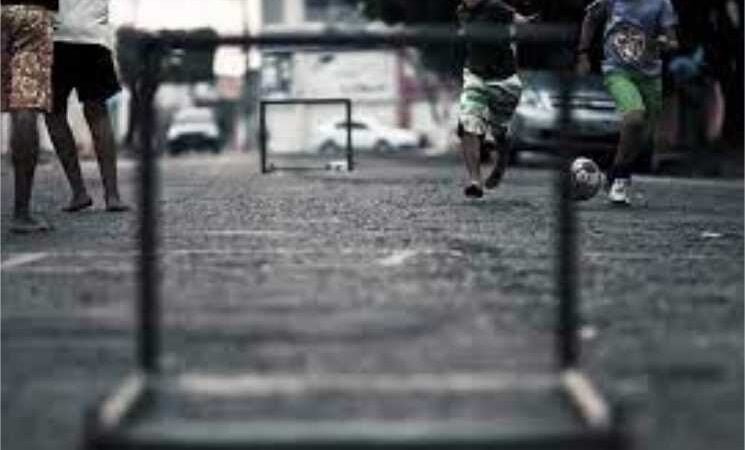 Campeonato de futebol de rua mobiliza juventude no bairro da Manga em Várzea Grande