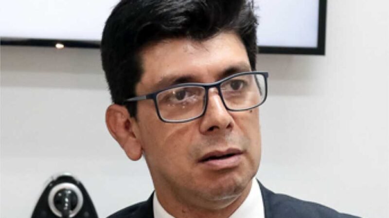 Entre a justiça e direito