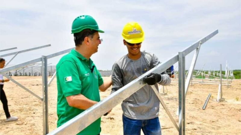Prefeito visita obra da Usina de Energia Solar e fica empolgado com a celeridade dos serviços