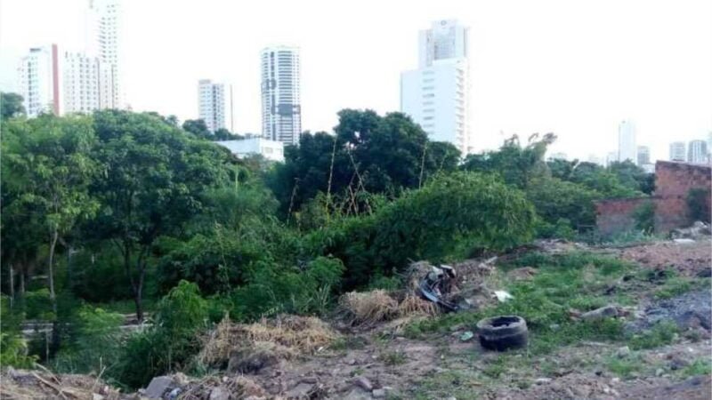 Bairros tradicionais na região central de Cuiabá colecionam praças abandonadas
