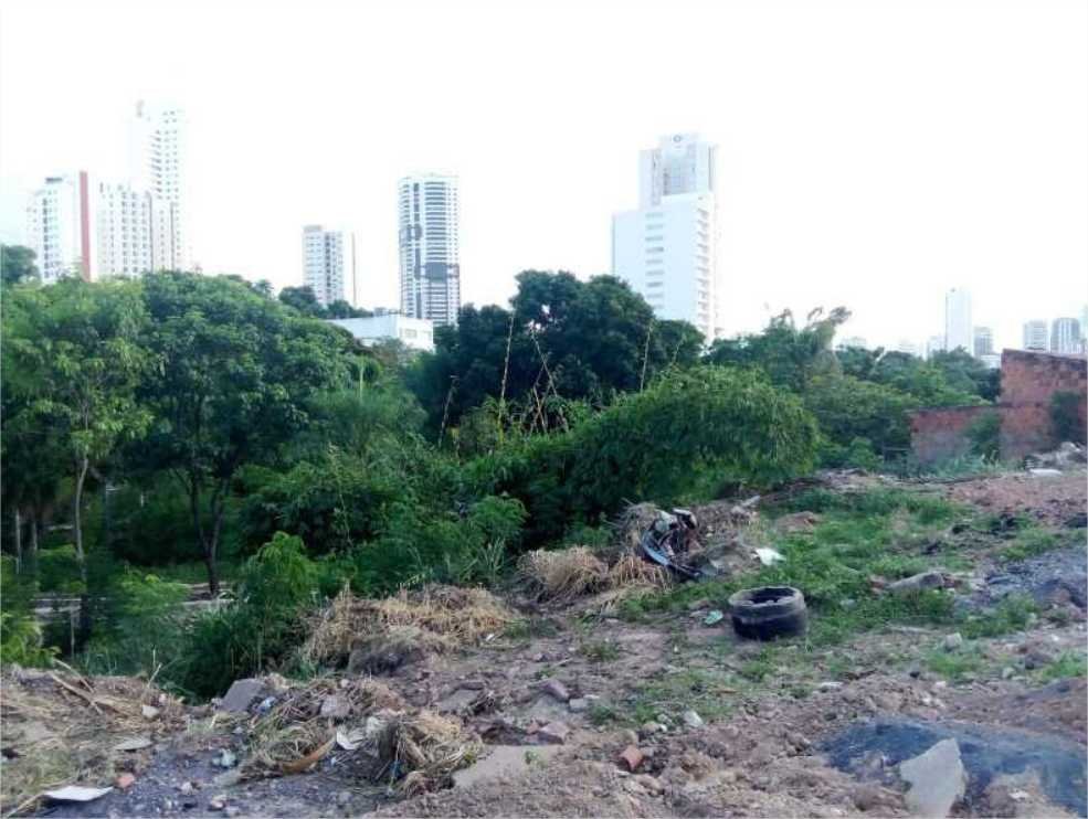 Bairros tradicionais na região central de Cuiabá colecionam praças abandonadas