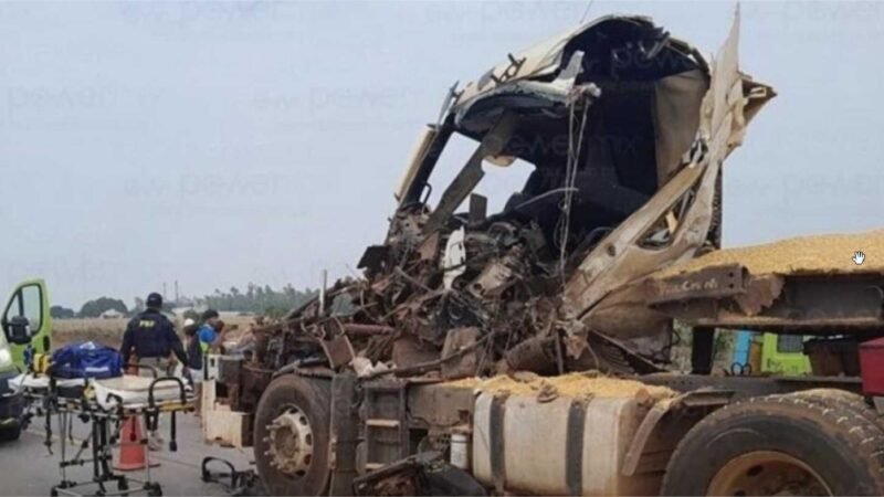 Jovem de 24 anos é identificado como motorista de carreta que morreu em colisão na 163