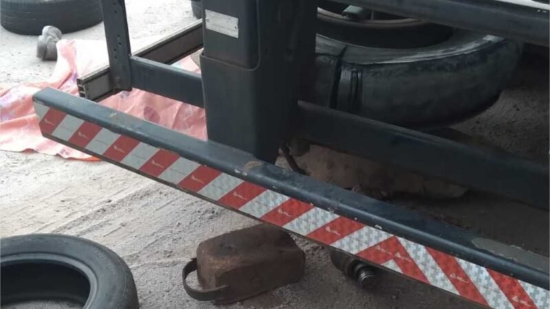 Borracheiro de 52 anos morre esmagado por carreta após troca de pneu