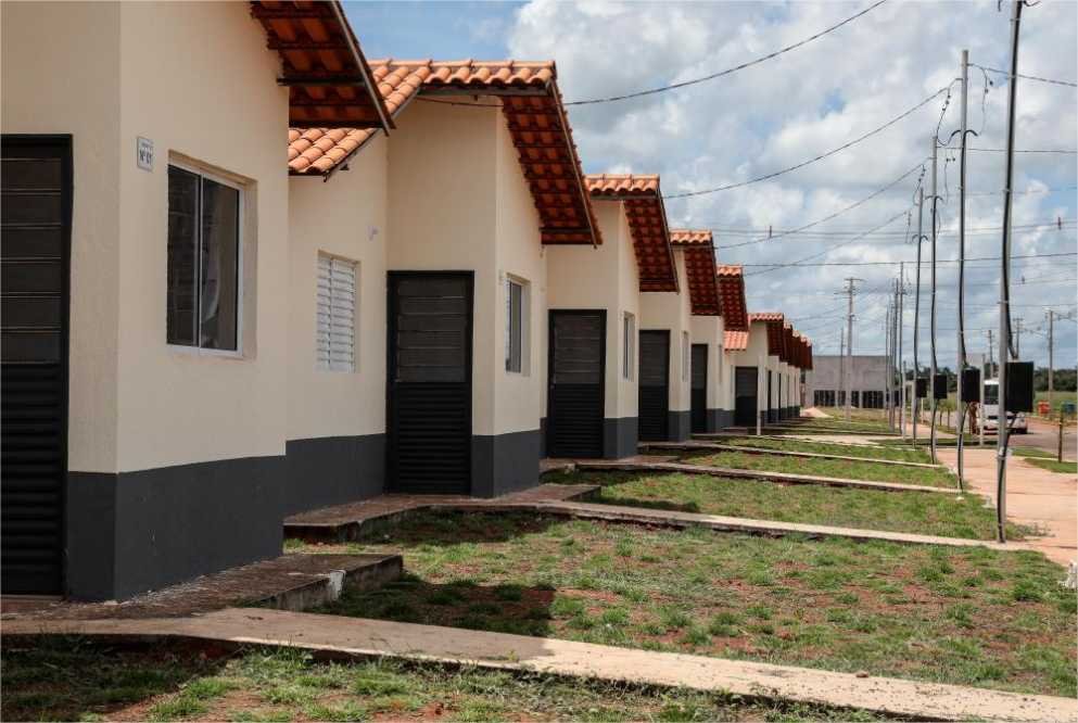 Governador e primeira-dama entregam casas populares, inauguram mirante e assinam ordens de serviço em Jaciara e Novo São Joaquim