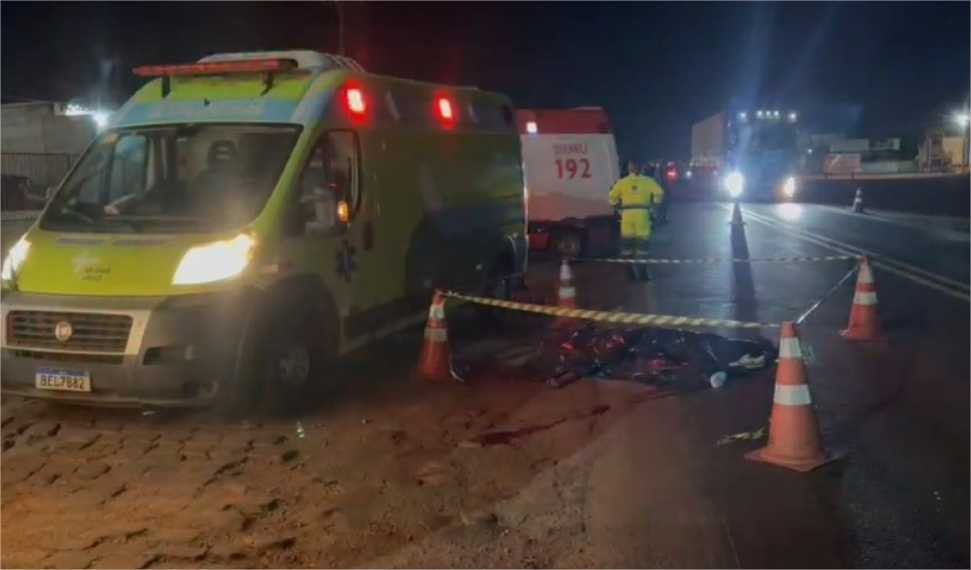 Ciclista morre ao ser atropelado por carro em alta velocidade em VG; motorista fugiu