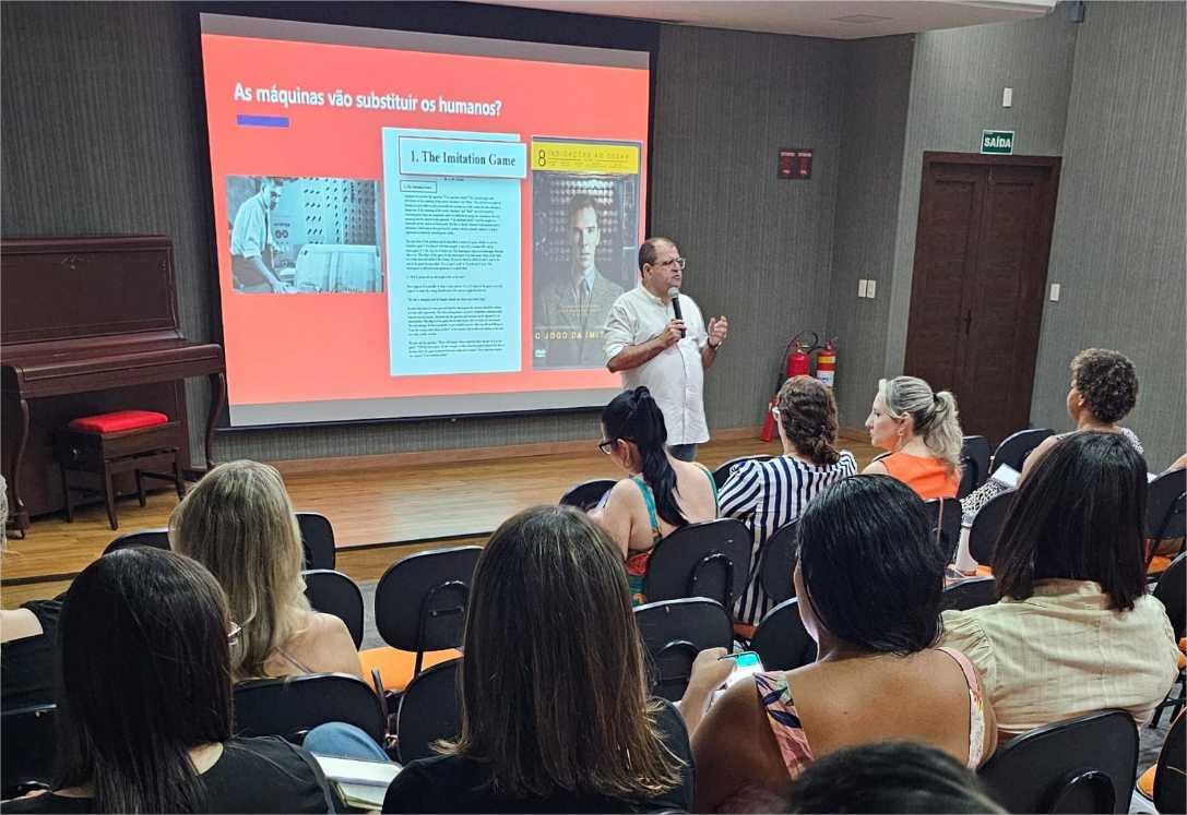 Educadores participam de palestra sobre Inteligência Artificial