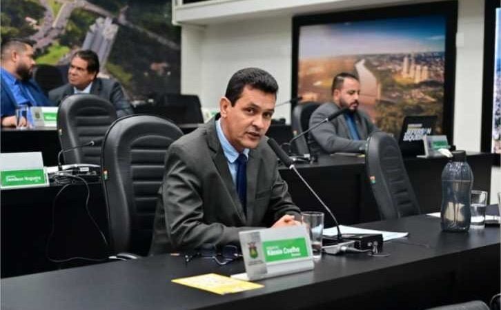 Kássio protocola 51 indicações para atender 17 bairros da capital