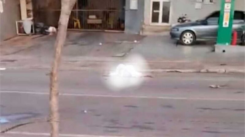 Motorista cruza sinal vermelho e bate em motociclista que morre na hora