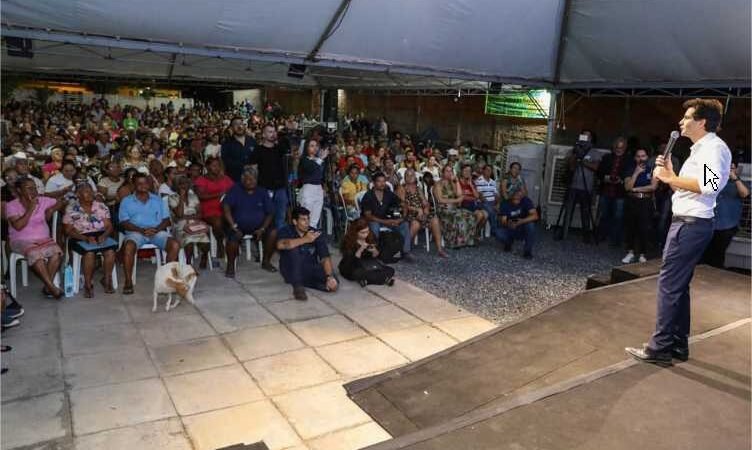 Mais de 720 famílias de Cuiabá recebem do Governo escrituras aguardadas há três décadas