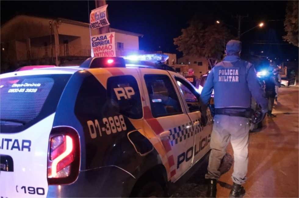 Briga de bar termina com jovem de 20 anos morto caído em calçada
