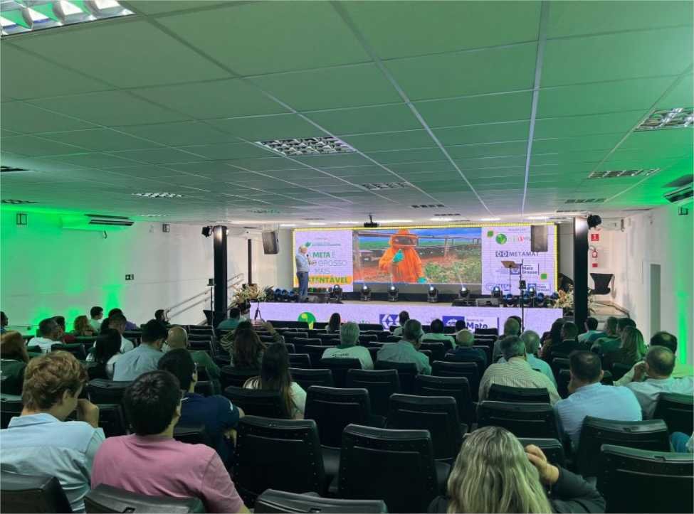 Cerca de 250 pesquisadores, agropecuaristas e estudantes participam de encontro sobre uso de pó de rocha