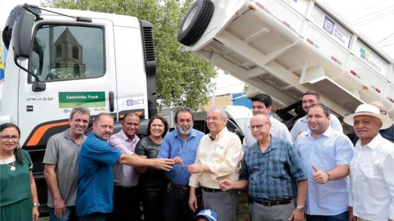 UTI para hospital, entrega de caminhão, obra de asfalto e homenagem e heroi de guerra da Triplice Aliança