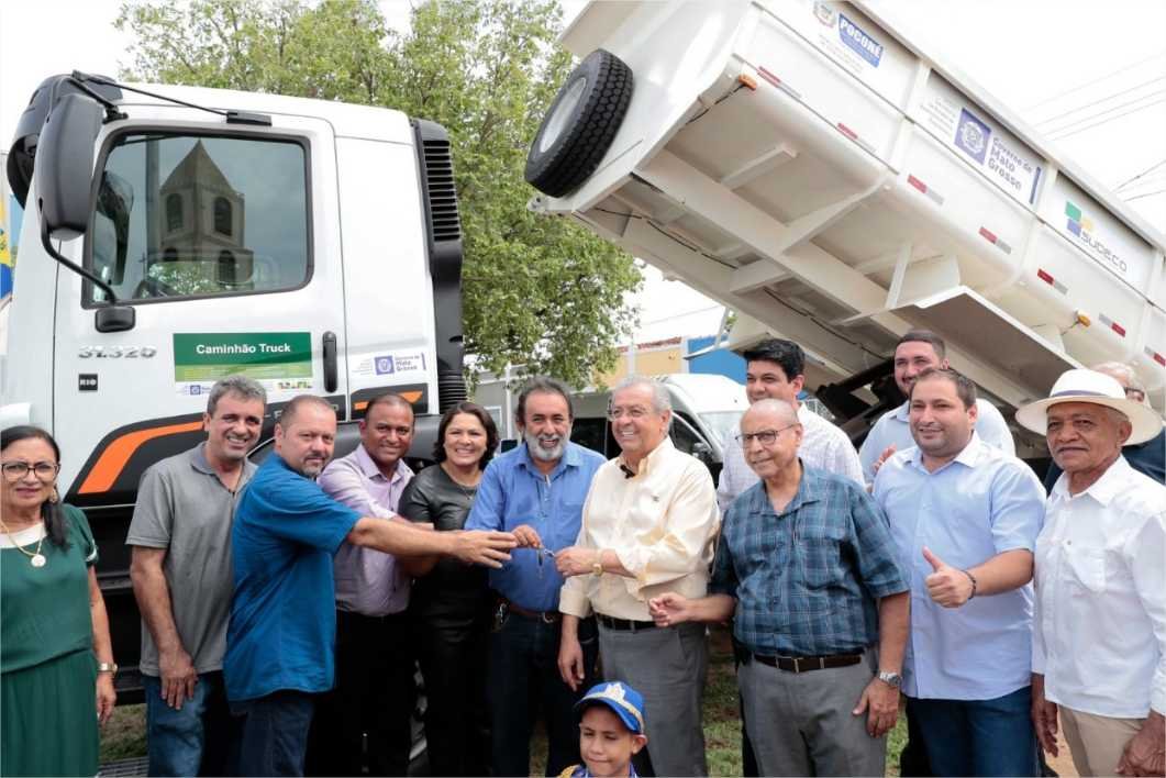 UTI para hospital, entrega de caminhão, obra de asfalto e homenagem e heroi de guerra da Triplice Aliança
