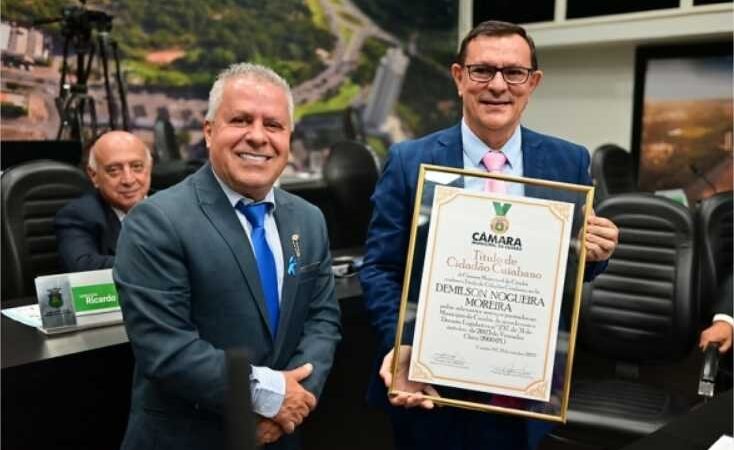 “Feliz em fazer parte desse momento”, ressalta presidente ao entregar título ao vereador Demilson