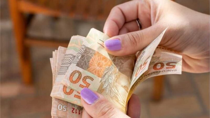 Empresas têm até quinta (30) para pagar 13º salário; horas extras entra no cálculo