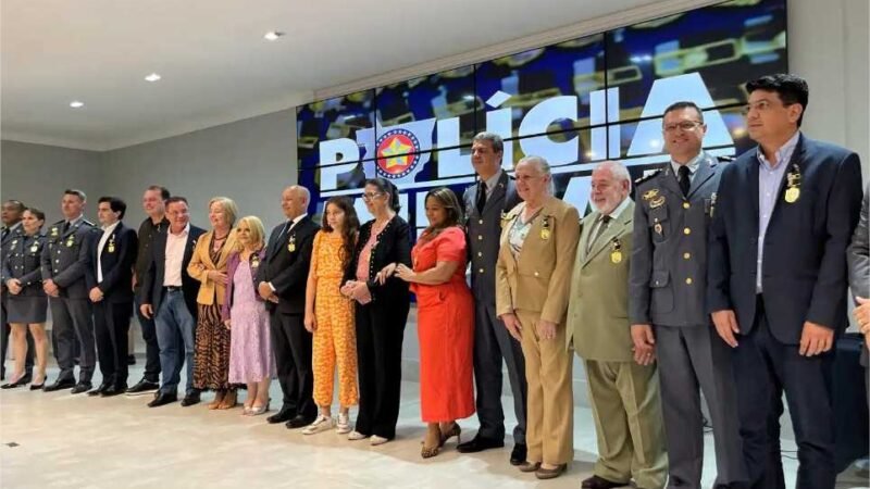PM homenageia 170 autoridades civis e militares pelo apoio ao fortalecimento do patrulhamento tático