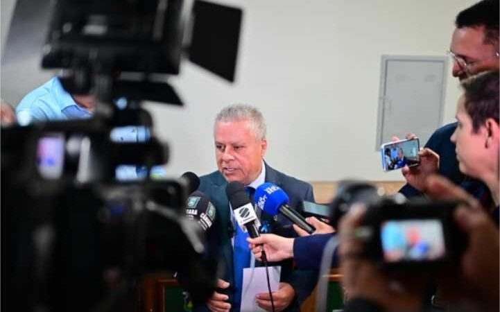 Chico 2000 cobra quebra-molas no Praeiro e troca de lâmpadas no Jardim Bom Clima