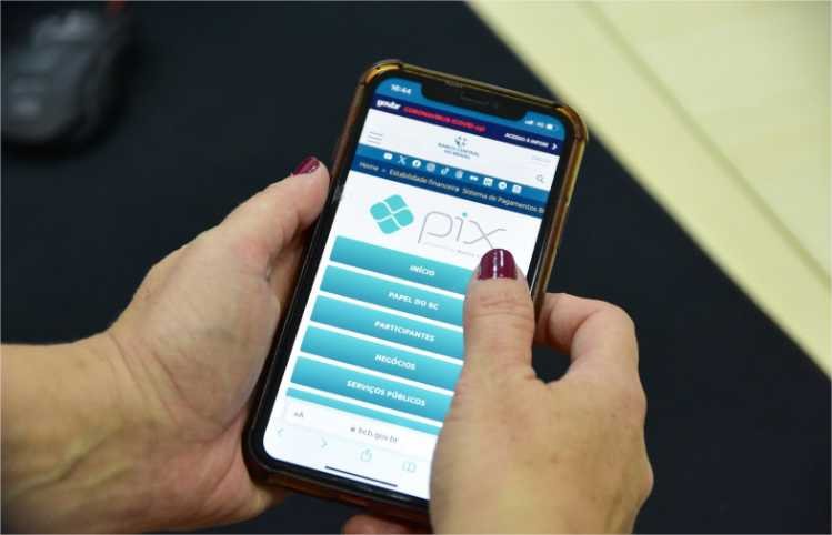 Procon-MT alerta sobre golpe que modifica código do PIX gerado em pagamentos online