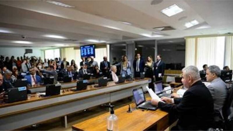 Comissão do Senado aprova taxação dos super-ricos; entenda