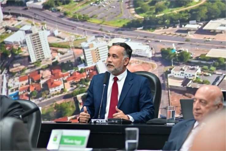 Mutirão de limpeza no Residencial Nico Baracat é realizada após solicitação de vereador