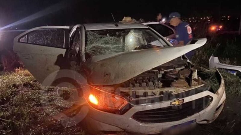 Homem perde controle, sai da pista, capota várias vezes e morre