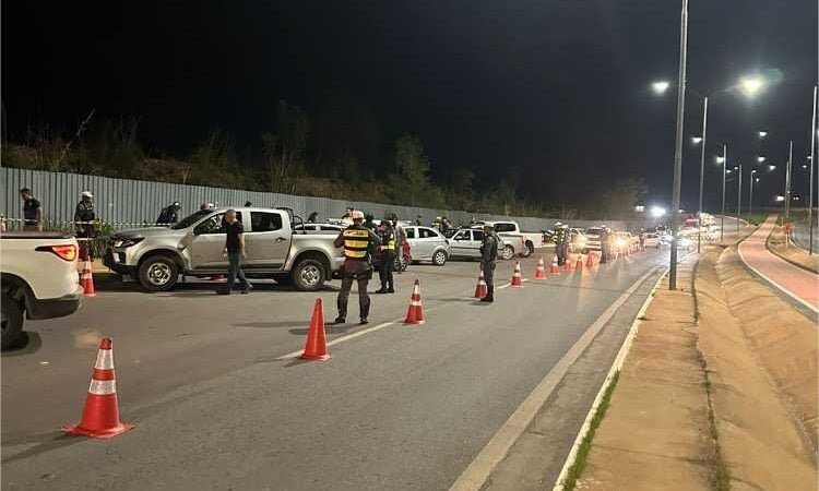 Fiscalização de trânsito resulta na prisão de sete motoristas e remoção de 44 veículos em Cuiabá