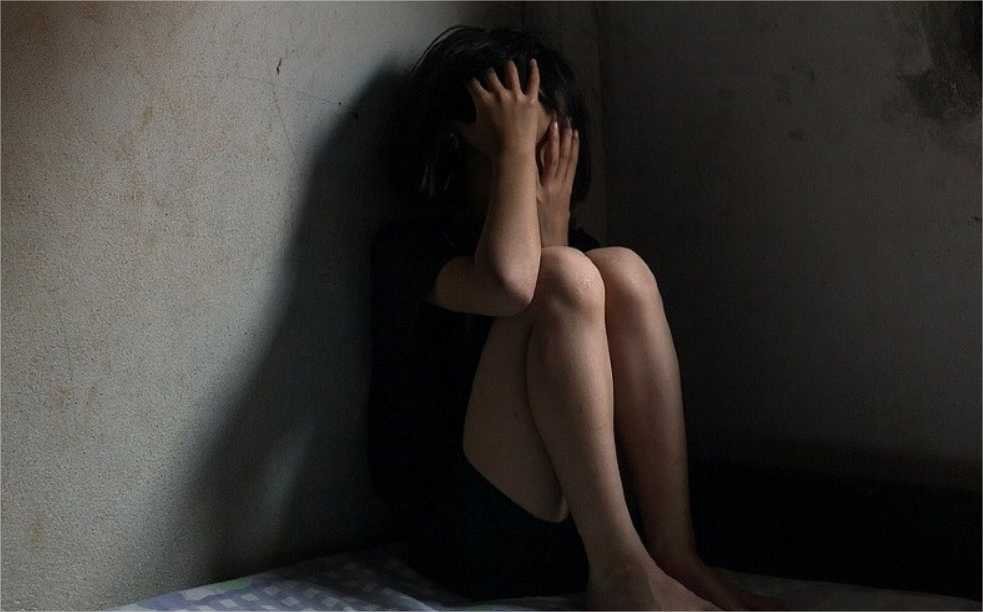 Ex-padrasto de 66 anos é preso acusado de abusar de adolescente que ajudou a criar