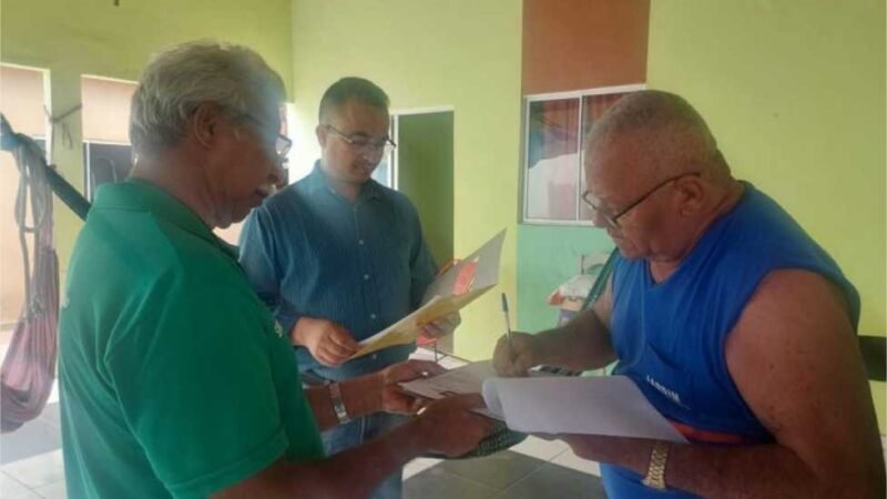 Prefeitura de Cuiabá entrega títulos definitivos de propriedade em 15 bairros
