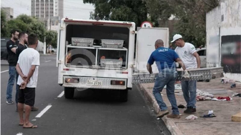 Criminoso em caminhonete mata quatro homens a tiros no meio da rua; suspeito não foi encontrado