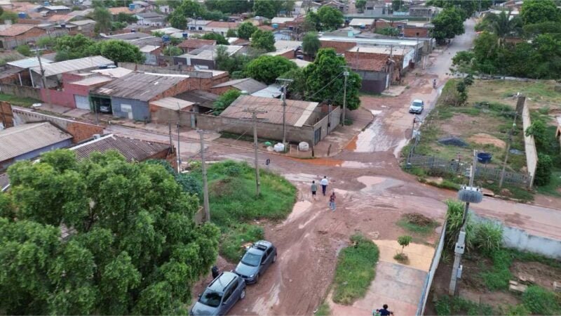 Vereador denuncia problemas de entupimento de bocas de lobo nas ruas e em frente ao CMEI no Santa Laura