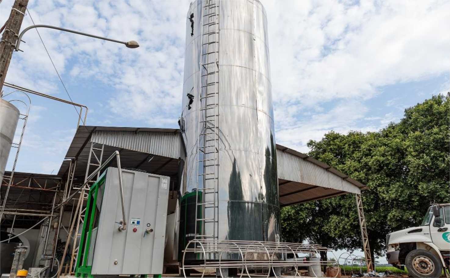 Governo entrega silo de armazenamento de leite e novilhas prenhes para produtores familiares de Alta Floresta