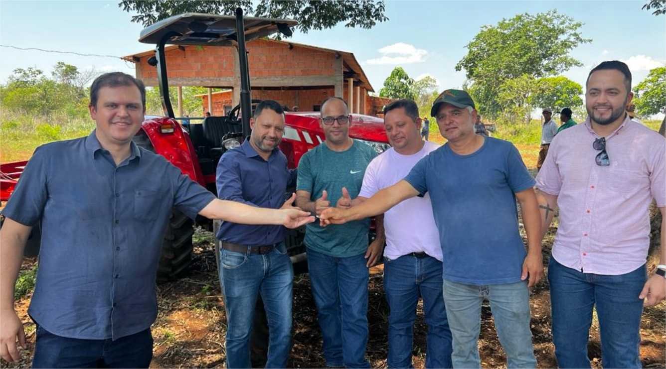 Thiago Silva entrega patrulha mecanizada para comunidade de Poxoréu