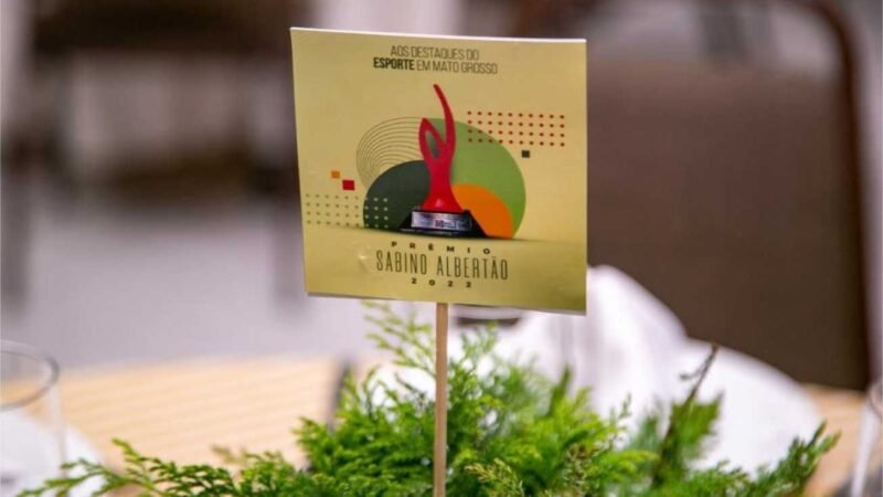 Prêmio reconhece trajetória de profissionais do esporte