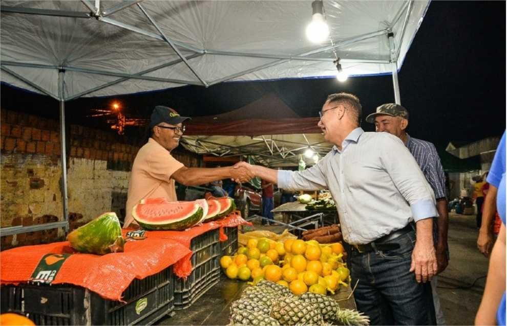 Feirantes recebem barracas para alavancar agricultura familiar