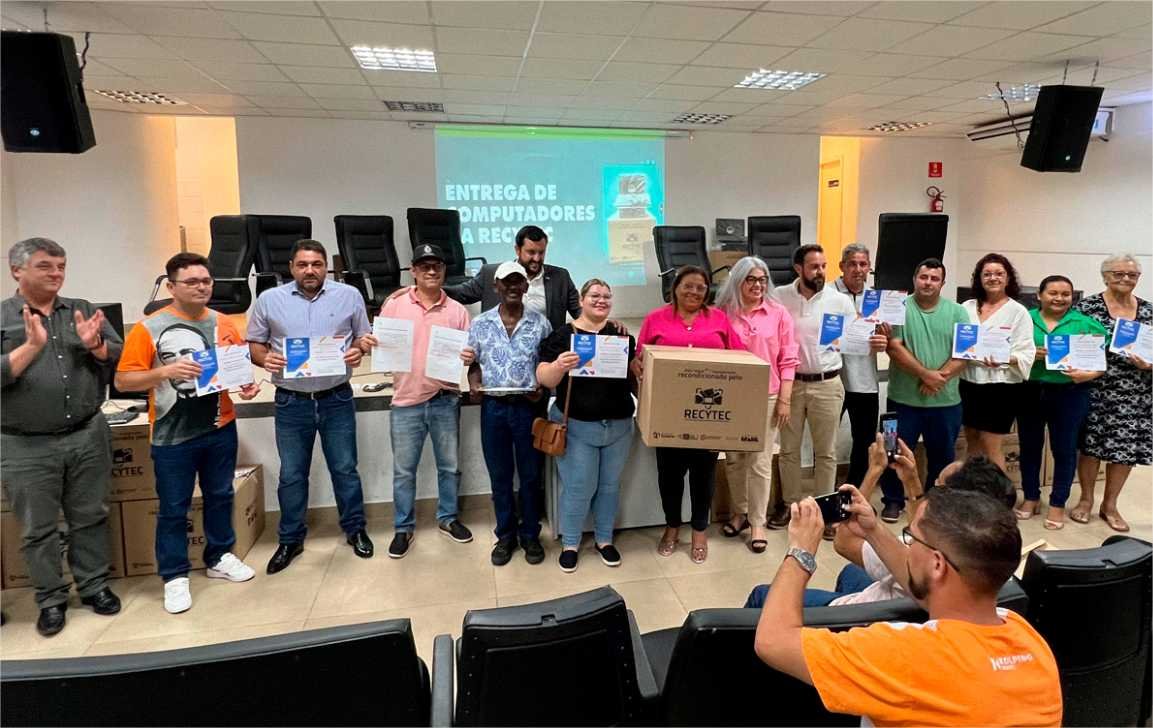 Seciteci entrega 220 computadores recondicionados a 15 instituições em MT; “vão garantir a inclusão digital”, afirma prefeito