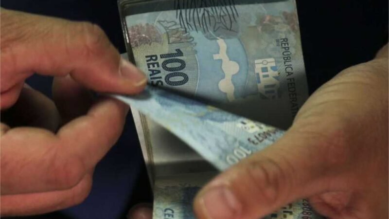 Presidente Lula assina decreto que aumenta o salário mínimo para R$ 1.412 em 2024