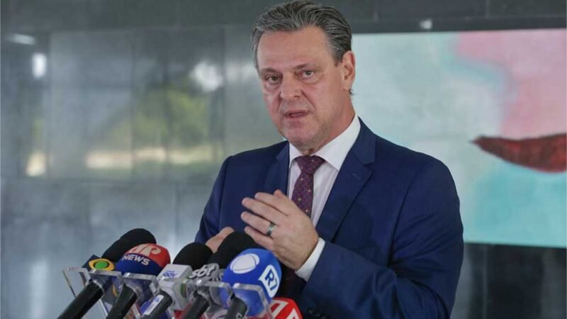 Fávaro volta ao Senado para votar a favor da indicação de Flávio Dino ao Supremo