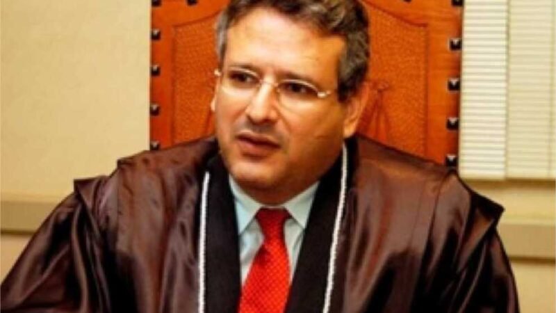 Julgamento pelos tribunais