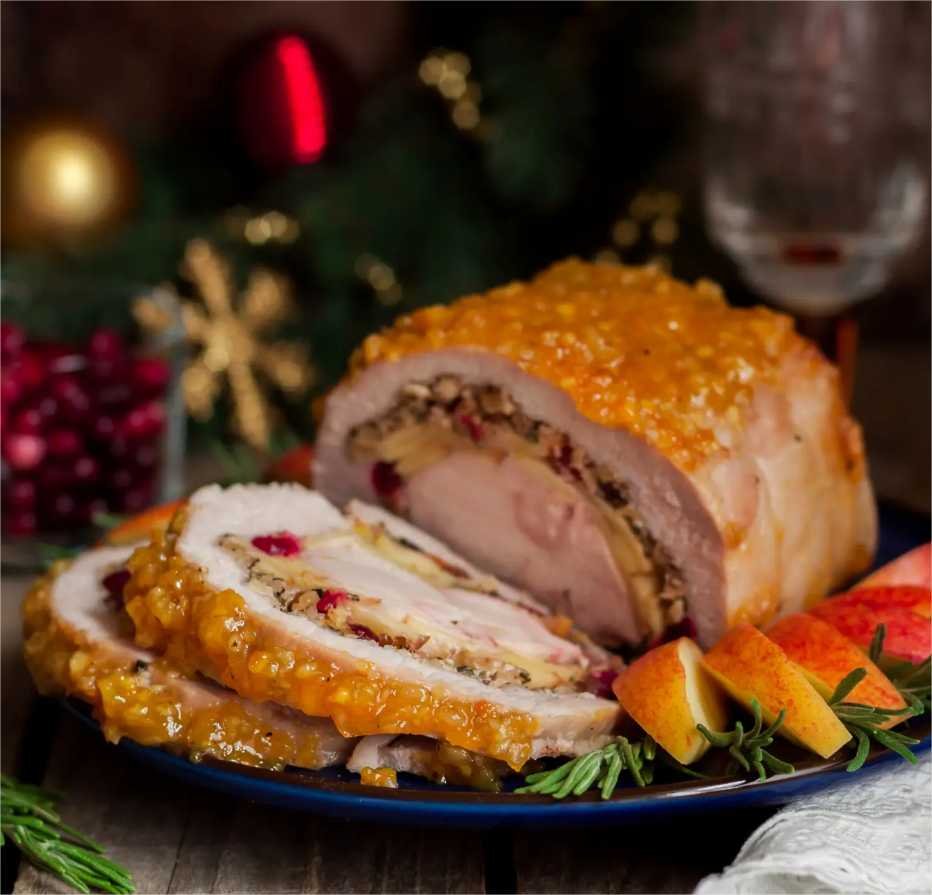 Lombo de porco recheado com bacon e ameixas: a receita ideal para o natal