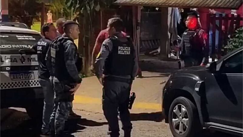 Bandidos invadem casa e matam três pessoas a tiros em MT
